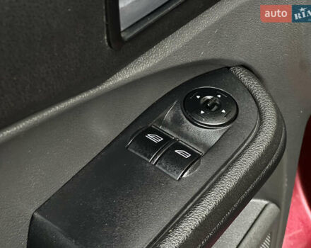Красный Форд Focus C-Max, объемом двигателя 1.6 л и пробегом 212 тыс. км за 3799 $, фото 20 на Automoto.ua