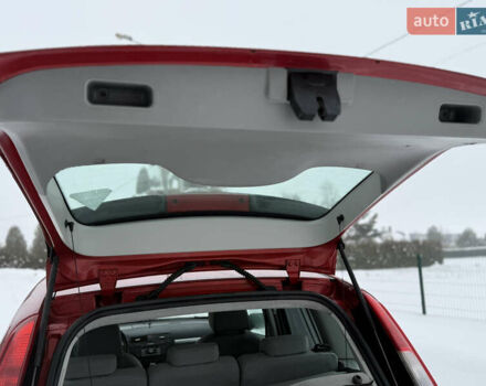 Красный Форд Focus C-Max, объемом двигателя 1.8 л и пробегом 180 тыс. км за 3350 $, фото 34 на Automoto.ua