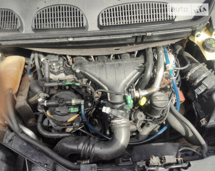 Форд Focus C-Max, об'ємом двигуна 2 л та пробігом 258 тис. км за 4700 $, фото 17 на Automoto.ua