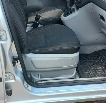 Серый Форд Focus C-Max, объемом двигателя 1.6 л и пробегом 172 тыс. км за 4888 $, фото 13 на Automoto.ua