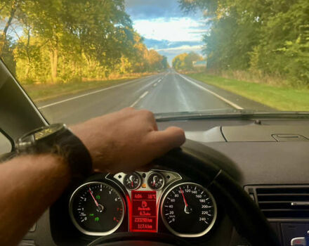 Сірий Форд Focus C-Max, об'ємом двигуна 1.8 л та пробігом 233 тис. км за 6250 $, фото 5 на Automoto.ua