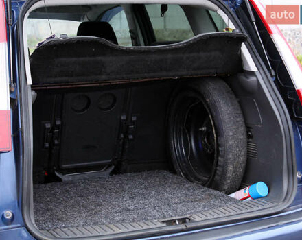 Синий Форд Focus C-Max, объемом двигателя 1.8 л и пробегом 300 тыс. км за 4100 $, фото 6 на Automoto.ua