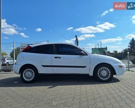 Белый Форд Фокус, объемом двигателя 2 л и пробегом 325 тыс. км за 3000 $, фото 4 на Automoto.ua