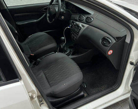 Белый Форд Фокус, объемом двигателя 1.8 л и пробегом 370 тыс. км за 1800 $, фото 6 на Automoto.ua