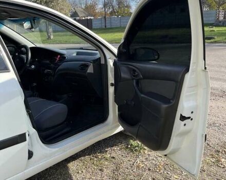 Білий Форд Фокус, об'ємом двигуна 1.4 л та пробігом 200 тис. км за 3500 $, фото 4 на Automoto.ua