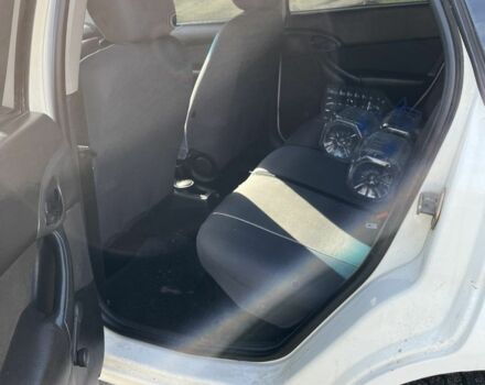 Белый Форд Фокус, объемом двигателя 1.4 л и пробегом 200 тыс. км за 3500 $, фото 5 на Automoto.ua