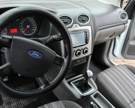 Белый Форд Фокус, объемом двигателя 1.4 л и пробегом 309 тыс. км за 4600 $, фото 4 на Automoto.ua