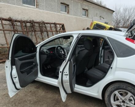 Белый Форд Фокус, объемом двигателя 1.4 л и пробегом 309 тыс. км за 4600 $, фото 10 на Automoto.ua