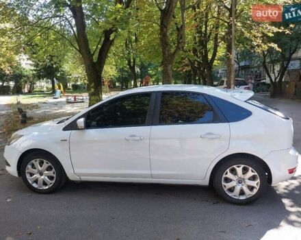 Білий Форд Фокус, об'ємом двигуна 1.8 л та пробігом 298 тис. км за 6000 $, фото 3 на Automoto.ua