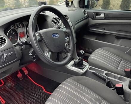 Белый Форд Фокус, объемом двигателя 1.4 л и пробегом 145 тыс. км за 4700 $, фото 3 на Automoto.ua