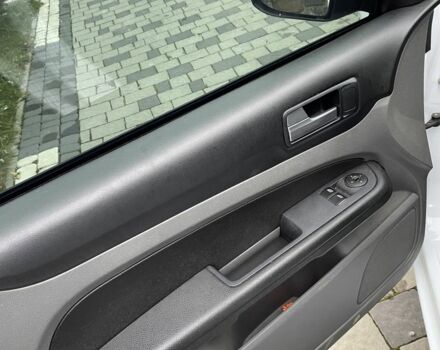 Белый Форд Фокус, объемом двигателя 1.4 л и пробегом 145 тыс. км за 4700 $, фото 5 на Automoto.ua