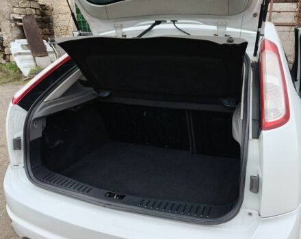 Белый Форд Фокус, объемом двигателя 1.4 л и пробегом 309 тыс. км за 4600 $, фото 6 на Automoto.ua