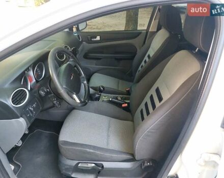 Білий Форд Фокус, об'ємом двигуна 1.8 л та пробігом 298 тис. км за 6000 $, фото 2 на Automoto.ua