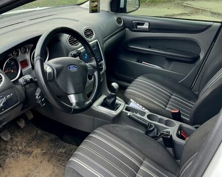 Білий Форд Фокус, об'ємом двигуна 1.6 л та пробігом 171 тис. км за 5800 $, фото 3 на Automoto.ua