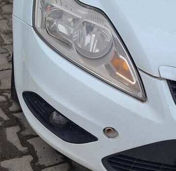 Белый Форд Фокус, объемом двигателя 2 л и пробегом 281 тыс. км за 4300 $, фото 2 на Automoto.ua