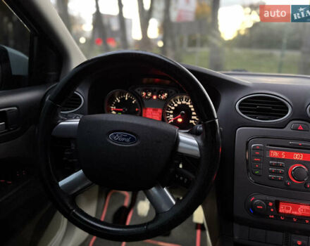 Белый Форд Фокус, объемом двигателя 1.56 л и пробегом 289 тыс. км за 4900 $, фото 17 на Automoto.ua