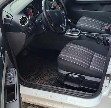 Белый Форд Фокус, объемом двигателя 2 л и пробегом 281 тыс. км за 4300 $, фото 10 на Automoto.ua