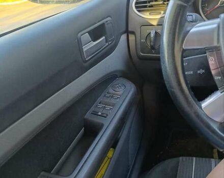 Белый Форд Фокус, объемом двигателя 1.6 л и пробегом 186 тыс. км за 6000 $, фото 1 на Automoto.ua