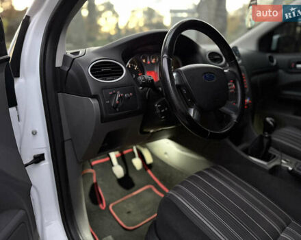 Белый Форд Фокус, объемом двигателя 1.56 л и пробегом 289 тыс. км за 4900 $, фото 18 на Automoto.ua