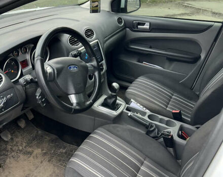 Білий Форд Фокус, об'ємом двигуна 1.6 л та пробігом 171 тис. км за 5800 $, фото 4 на Automoto.ua