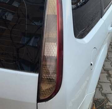 Белый Форд Фокус, объемом двигателя 2 л и пробегом 281 тыс. км за 4300 $, фото 1 на Automoto.ua