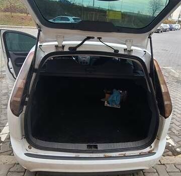 Белый Форд Фокус, объемом двигателя 2 л и пробегом 281 тыс. км за 4300 $, фото 7 на Automoto.ua