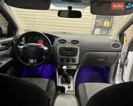 Білий Форд Фокус, об'ємом двигуна 1.6 л та пробігом 210 тис. км за 5800 $, фото 6 на Automoto.ua