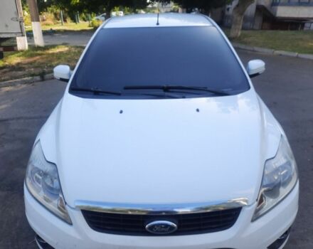 Белый Форд Фокус, объемом двигателя 1.6 л и пробегом 320 тыс. км за 5200 $, фото 1 на Automoto.ua