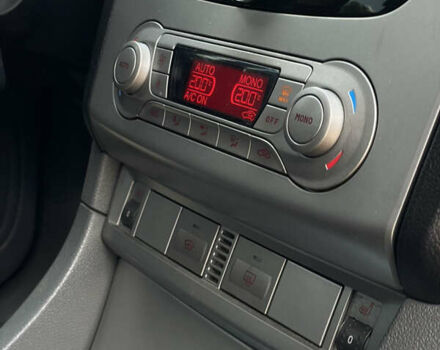 Белый Форд Фокус, объемом двигателя 2 л и пробегом 250 тыс. км за 6500 $, фото 18 на Automoto.ua