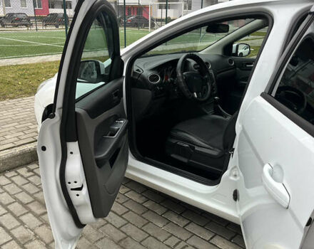 Білий Форд Фокус, об'ємом двигуна 1.6 л та пробігом 207 тис. км за 5000 $, фото 1 на Automoto.ua