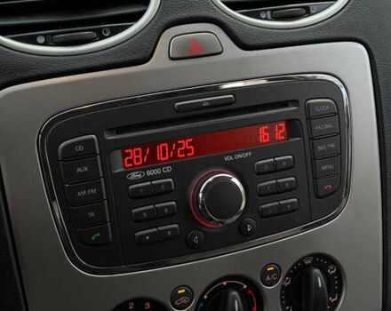 Белый Форд Фокус, объемом двигателя 1.6 л и пробегом 253 тыс. км за 5500 $, фото 18 на Automoto.ua