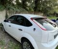 Білий Форд Фокус, об'ємом двигуна 1.4 л та пробігом 150 тис. км за 2001 $, фото 3 на Automoto.ua