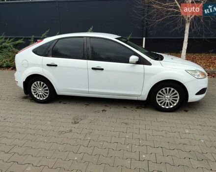 Белый Форд Фокус, объемом двигателя 1.39 л и пробегом 112 тыс. км за 5900 $, фото 2 на Automoto.ua