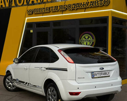 Белый Форд Фокус, объемом двигателя 1.6 л и пробегом 253 тыс. км за 5500 $, фото 5 на Automoto.ua