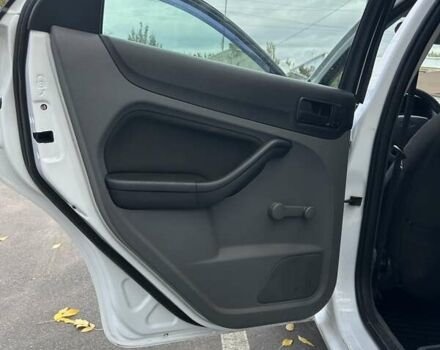 Белый Форд Фокус, объемом двигателя 1.39 л и пробегом 142 тыс. км за 5300 $, фото 6 на Automoto.ua