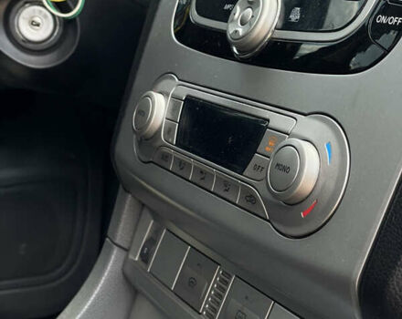 Белый Форд Фокус, объемом двигателя 2 л и пробегом 250 тыс. км за 6500 $, фото 12 на Automoto.ua