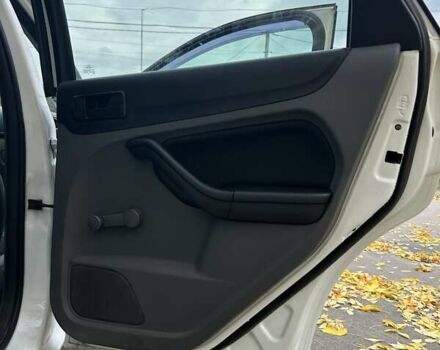 Белый Форд Фокус, объемом двигателя 1.39 л и пробегом 142 тыс. км за 5300 $, фото 9 на Automoto.ua