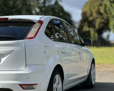 Білий Форд Фокус, об'ємом двигуна 1.6 л та пробігом 214 тис. км за 5500 $, фото 3 на Automoto.ua