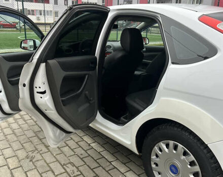 Білий Форд Фокус, об'ємом двигуна 1.6 л та пробігом 207 тис. км за 5000 $, фото 2 на Automoto.ua