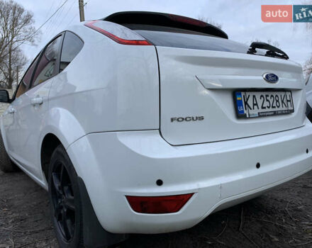 Белый Форд Фокус, объемом двигателя 1.6 л и пробегом 150 тыс. км за 5800 $, фото 4 на Automoto.ua