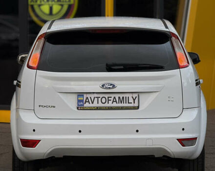 Белый Форд Фокус, объемом двигателя 1.6 л и пробегом 253 тыс. км за 5500 $, фото 3 на Automoto.ua