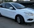Белый Форд Фокус, объемом двигателя 1.6 л и пробегом 200 тыс. км за 5000 $, фото 1 на Automoto.ua