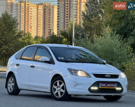 Білий Форд Фокус, об'ємом двигуна 1.39 л та пробігом 259 тис. км за 3800 $, фото 2 на Automoto.ua