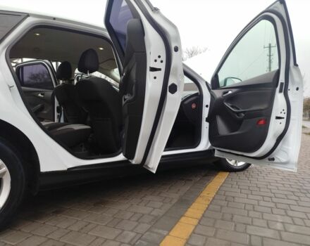 Белый Форд Фокус, объемом двигателя 1.6 л и пробегом 266 тыс. км за 6999 $, фото 17 на Automoto.ua