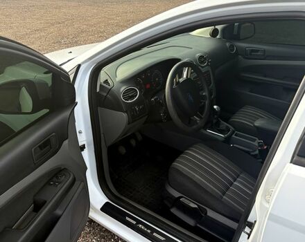 Білий Форд Фокус, об'ємом двигуна 1.4 л та пробігом 125 тис. км за 6000 $, фото 7 на Automoto.ua