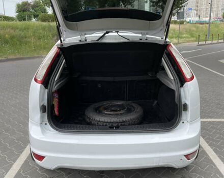 Білий Форд Фокус, об'ємом двигуна 1.4 л та пробігом 325 тис. км за 5000 $, фото 43 на Automoto.ua