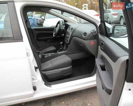 Белый Форд Фокус, объемом двигателя 1.39 л и пробегом 215 тыс. км за 5000 $, фото 27 на Automoto.ua