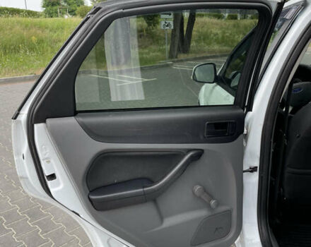 Білий Форд Фокус, об'ємом двигуна 1.4 л та пробігом 325 тис. км за 5000 $, фото 57 на Automoto.ua