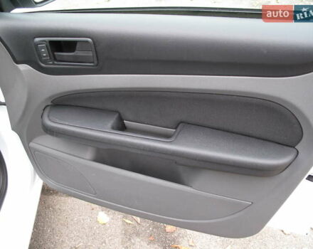 Белый Форд Фокус, объемом двигателя 1.39 л и пробегом 215 тыс. км за 5000 $, фото 28 на Automoto.ua