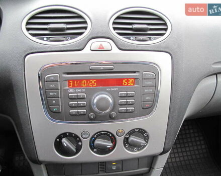 Белый Форд Фокус, объемом двигателя 1.39 л и пробегом 215 тыс. км за 5000 $, фото 65 на Automoto.ua